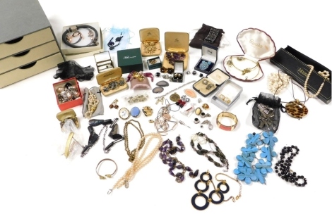 Silver and costume jewellery, some named, including brooches, necklaces, rings, bracelets, and earrings, some boxed, in a three drawer chest.