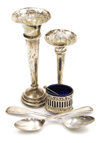 A group of small silver, comprising two bud vases of tapering form, loaded, 11cm and 15cm high, (AF), a Victorian silver open salt, with pierced and embossed body, four ball feet and blue glass liner, Birmingham 1900, 3.5cm high, salt spoon, and two furth