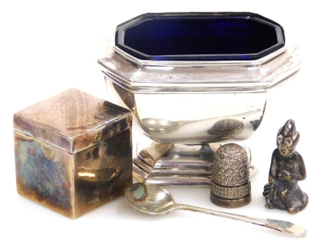 A group of small silver and other items, comprising a silver open salt, with blue glass liner, Birmingham 1931, 1.98oz, 5.5cm high, a white metal box, of square plain form with a hinged lid (AF), 3.5cm high, silver thimble, etc.