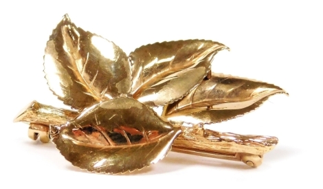 A 9ct gold brooch, of branch and four leaf form, 4.0g.