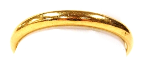 A 22ct gold wedding band, size N, 2.5g.