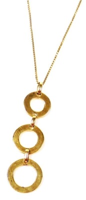 A 9ct gold pendant, of linked graduated circular form, on a box link neck chain, with lobster claw clasp, 3.1g.