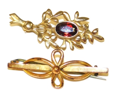 A 9ct gold and garnet floral spray brooch, 4.3g, together with a 9ct gold floral bar brooch, 2.6g.