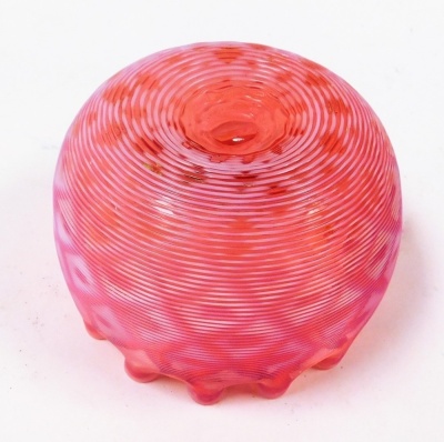 A Victorian pink and white vaseline glass bowl, with a crenilated edge, 11cm wide. - 2