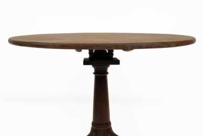 A Georgian mahogany supper table, with circular tilt top, resting on a bird cage, with gun barrel pillar and three out splayed legs with pad feet, 88cm diameter. - 3