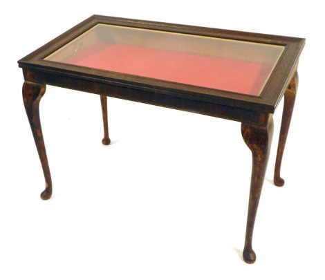 An oak display table, with tilt top a red baize lined interior, on cabriole legs, 53cm high, 78cm wide, 44cm deep.