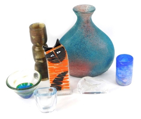 A group of contemporary glassware, including a Mdina glass bowl, glass paperweight engraved with a duck landing on water, Spanish blue glass vase, signed lustre vase, and a glass figure of a cat. (7)