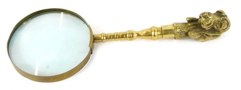 A brass handled magnifying glass, cast with a head of a basset hound, 33cm wide.