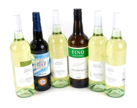 Four bottles of Richland Pinot Grigio 2018, together with a bottle of Waitrose Amontillado medium dry sherry, and a bottle of Jose Esteves Fino sherry. (6)