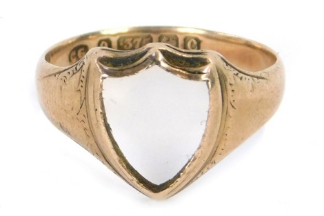 A 9ct gold signet ring, with central shield, lacking stone, ring size Q, 4g.