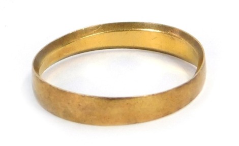 A 22ct gold wedding band, of hammered plain design, ring size O, 2.4g, misshapen.