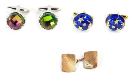 A group of cufflinks, comprising a 9ct gold sunburst design single cufflink, 2.1g, and two chrome plate cufflinks. (5 pieces)