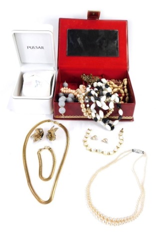 Costume jewellery and effects, comprising Pulsar wristwatch, faux pearl necklaces, beaded necklaces, etc. (1 tray)