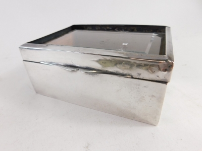 An Edward VII silver cigarette case, with glazed top, thumb mould handle, cedar lined, Birmingham 1905, 12cm wide, and various keys. (a quantity) - 2