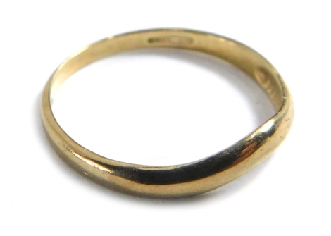 A 9ct gold wishbone ring, of wave design, ring size Q, 1.2g all in.