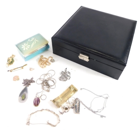 A collection of costume jewellery and effects, comprising silver bracelet, drop earrings, marcasite floral brooch, gold plated bracelet stamped 750, jade pendant, various wristwatches, etc. (1 box)