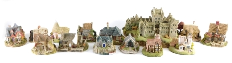 Various Lilliput Lane buildings and cottages, to include Cawdor Castle, 13cm wide, various others to include Keeper's Lodge, Victoria Cottage, Dovetails, etc. (a quantity)