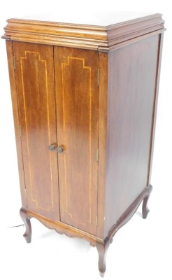 An Edwardian mahogany gramophone cabinet, lacking gramophone interior, with cross banding and a shaped hinged domed top, on splayed legs, 112cm high, 47cm wide, 51cm deep. - 2