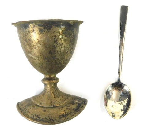 A George V silver coffee spoon, Birmingham 1931, together with a silver plated egg cup. (2, AF).