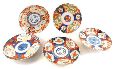 Five Chinese Imari dishes, variously decorated.