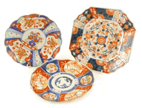 Three Chinese Imari dishes, variously decorated.