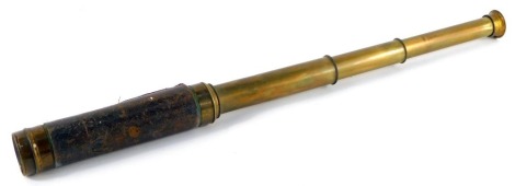 An early 20thC brass and leather bound three drawer telescope, unmarked, 59cm wide extended.