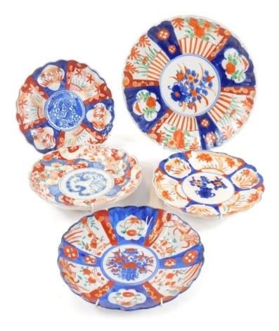 Five Chinese Imari dishes, variously decorated.