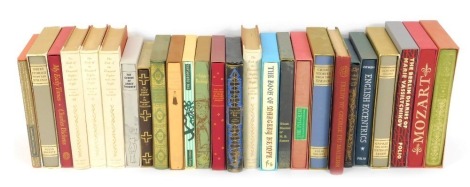 Folio Society. A collection of Folio Society books, comprising Short Stories from the Strand, English Excentrics, Gallery Slave, The Book of Margery Kempe, Ghost Stories of MR James, The Pilgrim, Trilby by George De Maurier, The Conquest of New Spain, Moz