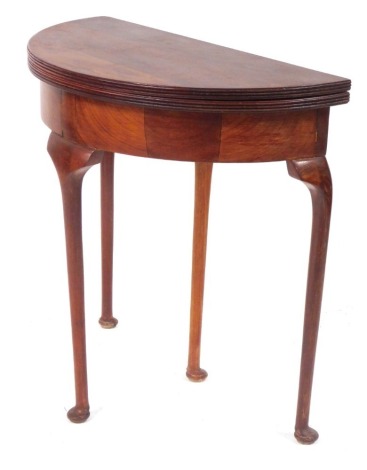 A stained mahogany card table, with circular top and swing leg, on bun feet, 74cm high, 76cm wide, 38cm deep.