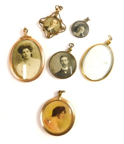 Various Edwardian and other photograph lockets, one oval, with a glazed front and back, 7cm high, another gold coloured example, various others. (a quantity)