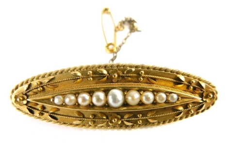 A 15ct gold ellipse brooch, centred with graduated seed pearls, with a plain pin back, 4cm long, 4.9g all in.