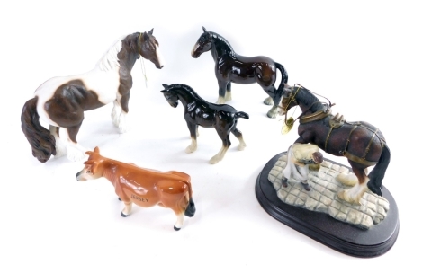 Various pottery, Leonardo Collection farrier group, pottery horses, Jersey cow, 10cm high, etc. (a quantity)