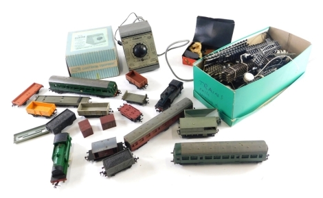 Various Triang OO gauge carriages, M79628, in green, 5cm high, Clipper AC adapter, and various loose track. (a quantity)