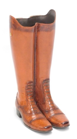 A hunting boots umbrella stand, in brown, 50cm high.