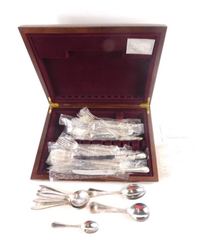 An Inkerman silver plated part canteen of cutlery, with bead lined handles, in fitted canteen. 41cm wide.