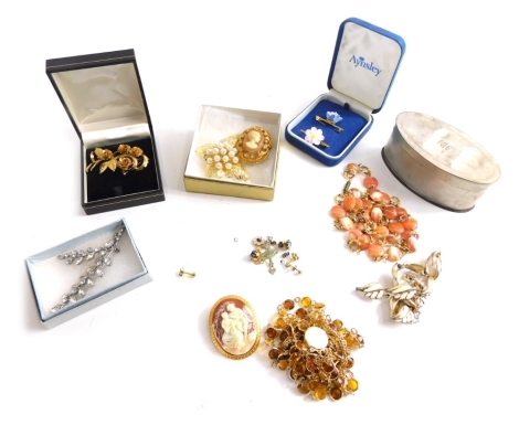 A group of costume jewellery, comprising dress rings, pewter tin, neck chains, plated chains, etc. (a quantity)