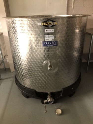 A Speidel 1000 litre SOZ mixing tank, unused. Note: VAT is payable on the hammer price of this lot at 20%.