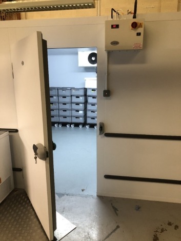 A modular Foster walk in chiller room, model CSQ60453-3A, 5000 x 4000 x 2300 exterior measurements. Buyer to arrange removal by 5pm Friday 24th February. (Fitted in early 2022 at a cost of £15,850+vat) Note: VAT is payable on the hammer price of this lot