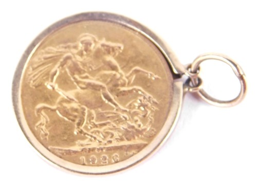 A George V gold full sovereign, in loose mount marked .375, 9g all in.