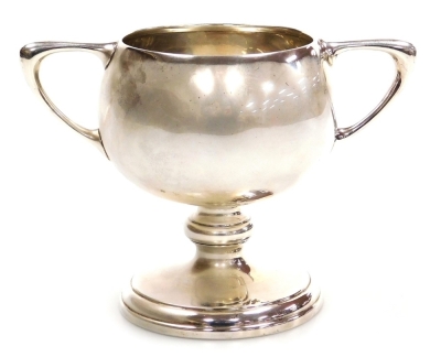 An Edwardian VII silver trophy, the bowl of circular form with angular handles, on a circular foot, James Dixon and Sons Ltd., Sheffield 1909, 7.59oz, 12.5cm high.