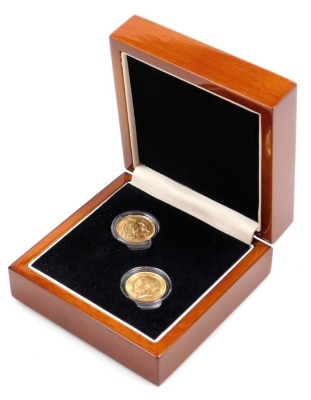 An Edward VII and George V gold half sovereign coin set, dated 1910 and 1911, each 4g, in a fitted box with outer packaging.