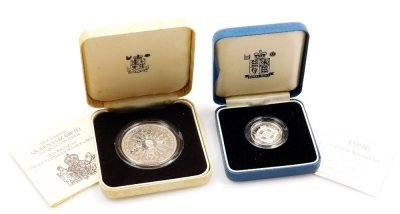 An Elizabeth II silver proof one pound coin, with case, and a commemorative crown 1980, cased. (2)