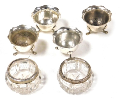 A group of small silver, to include a set of four George V silver open salts, Birmingham 1915, 2.49oz, together with a pair of cut glass and silver mounted open salts (AF).