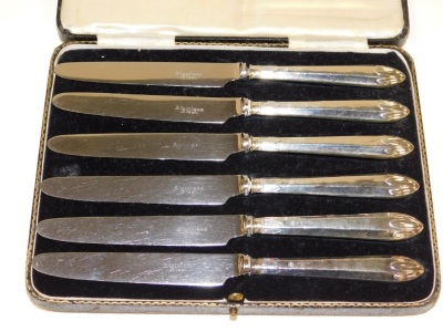 A set of six Edward VII silver handled cake knives, each handle with embossed floral and scroll decoration, stainless steel blades, Sheffield 1902, in fitted case, together with a set of six George V silver handled fruit knives, Sheffield 1934, each in a - 3