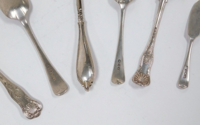 A group of small silver, to include a Georgian silver teaspoon, a Victorian Kings pattern dessert spoon, London 1848, a similar dessert fork, silver handled button hook, etc., weighable silver 4.08oz. - 2