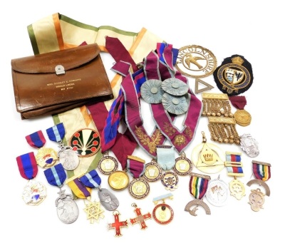 A group of Masonic related items, attributed to different lodges, to include a leather document case embossed in gilt 'Bro. Stanley E. Osbourne, Weald Lodge, no. 2707,' Lincolnshire cloth badge, further cloth badges, jewels named to Bro. D. Cutts, Bro. F.