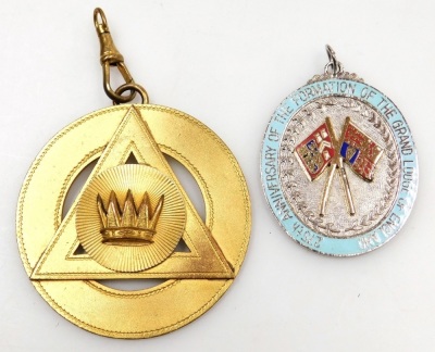 A group of Masonic related items, attributed to different lodges, to include a leather document case embossed in gilt 'Bro. Stanley E. Osbourne, Weald Lodge, no. 2707,' Lincolnshire cloth badge, further cloth badges, jewels named to Bro. D. Cutts, Bro. F. - 10