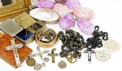 A group of collectables, to include marbled glass scent bottles, some with stoppers, each 5.5cm high, a plated Vesta case, rosaries, a brass snuff box bearing various Egyptian motifs and inset with four turquoise stones, a colour stipple engraving depicti - 2