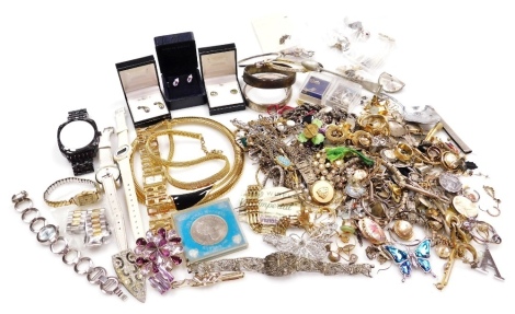 Silver and costume jewellery, including brooches, bangles, necklaces, earrings, and wristwatches. (a quantity)