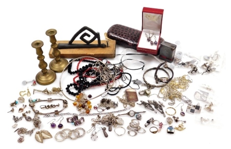 Silver and costume jewellery, including a collar necklace, ring, charms, bamboo style bangle, earrings, cufflinks, etc. (a quantity)